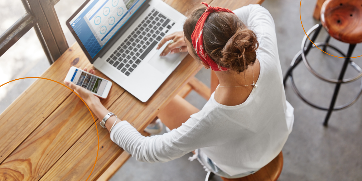 A woman accesses FranConnect's dashboard while in a cafe